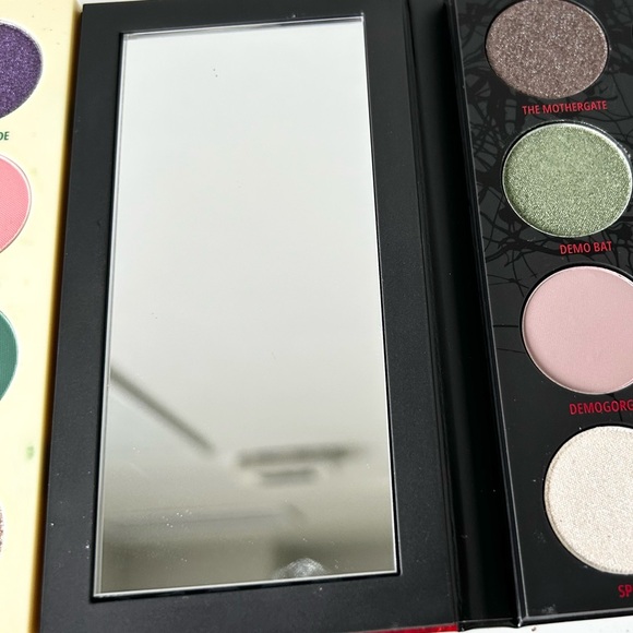 MAC x Stranger Things Bundle - Picture 8 of 13